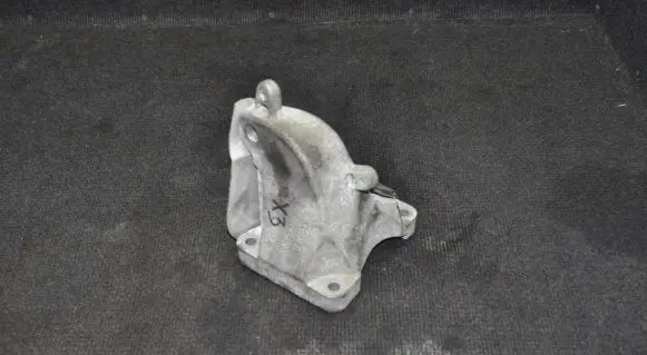 BMW X3 E83 Engine mounting bracket 3451668