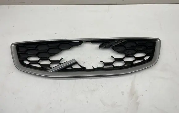 Volvo V40 Front bumper upper radiator grill