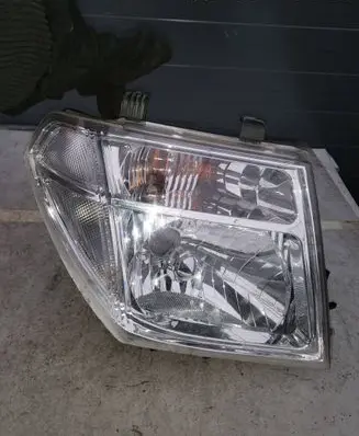 Nissan Navara D40 Headlight/headlamp 20C057