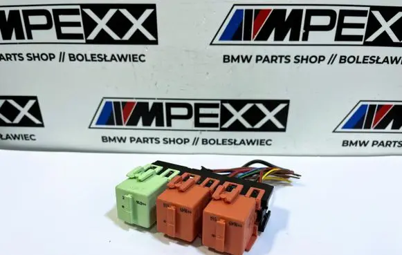 BMW 5 E60 E61 Fuel pump relay 1742690