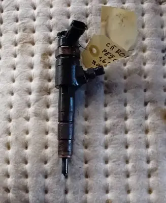 Peugeot 208 Fuel injector 0445110339