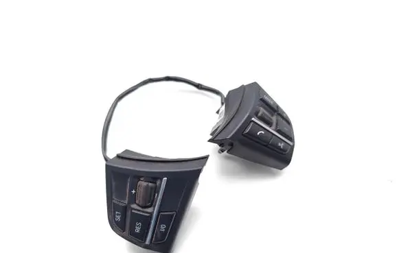 Steering wheel buttons/switches