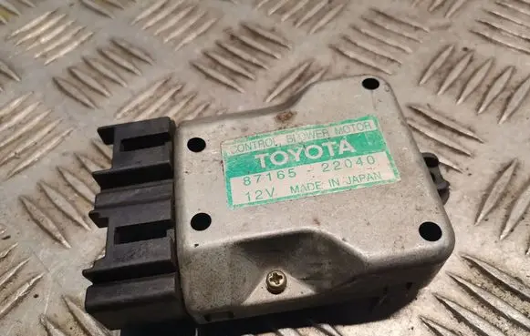 Lexus RX XU10 Heater blower fan relay 8716522040