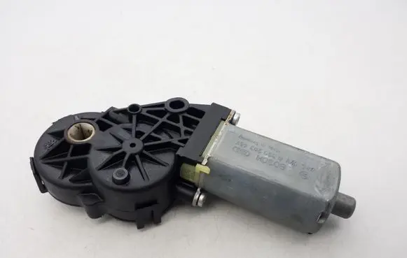 Audi A4 S4 B8 8K Seat adjustment motor 0390203467 4464370M