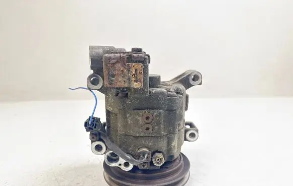 Nissan X-Trail T30 Air conditioning (A/C) compressor (pump) 926005M301