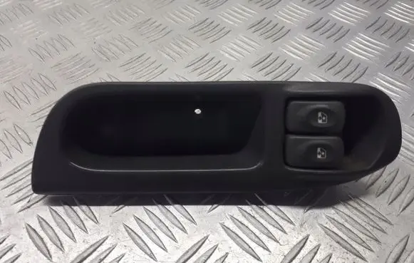Renault Scenic I Front door window switch trim 7700431172
