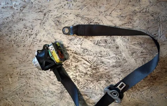 Toyota Yaris Front seatbelt 305257810ZZZ