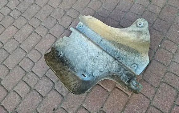 Opel Insignia B Heat shield in engine bay 2333324C