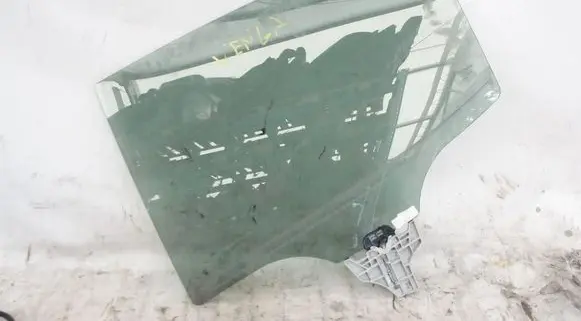 KIA Sportage Rear door window glass brak