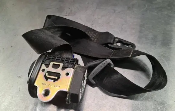Audi A4 S4 B5 8D Front seatbelt 8E0857706J 604712500A 10204200