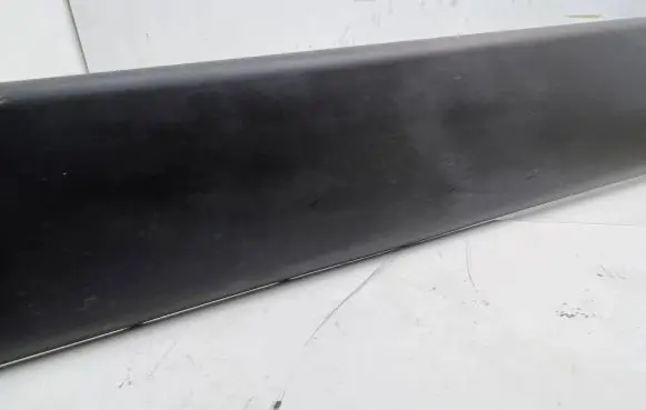 Rear door trim (molding)
