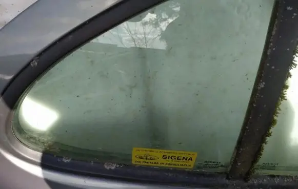 Renault Megane I Rear vent window glass 