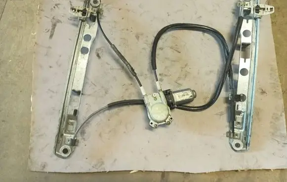 Renault Megane II Front door window regulator with motor 