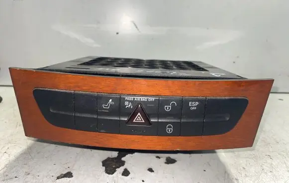 Mercedes-Benz E W211 Dashboard storage box/compartment 16107250001
