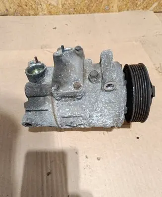 Volkswagen Golf V Air conditioning (A/C) compressor (pump)
