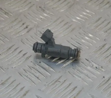 Audi A8 S8 D3 4E Fuel injector