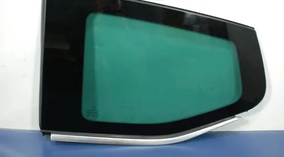 Peugeot 206+ Front door vent window glass four-door 