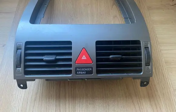 Volkswagen Touran I Dash center air vent grill 1T1819728C