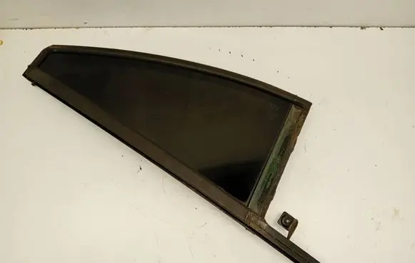 Volvo XC90 Rear vent window glass 30674356