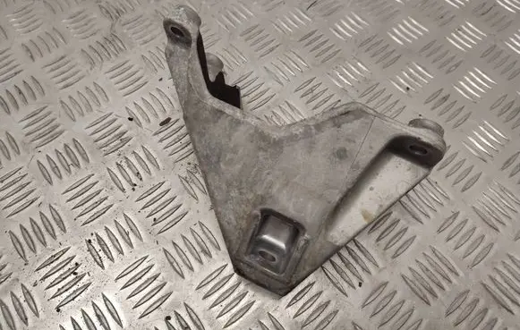 BMW 7 G11 G12 Engine mounting bracket 6870750