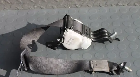 Honda Insight Rear seatbelt