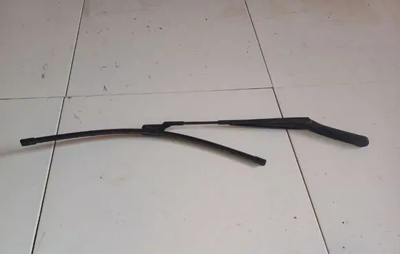 Volkswagen Golf V Front wiper blade arm 101955409