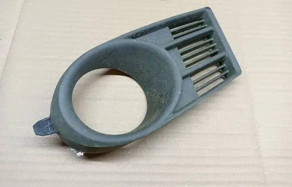 Suzuki Swift I Front bumper lower grill 7175163J1