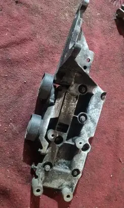 Volvo XC90 Engine mounting bracket 30757168