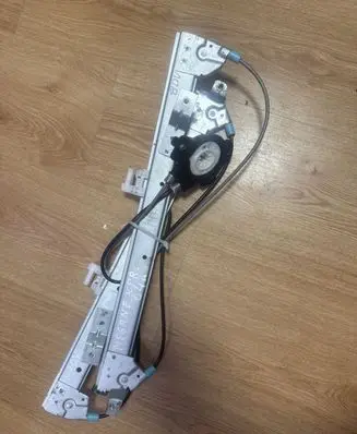 Renault Megane II Front window lifting mechanism without motor