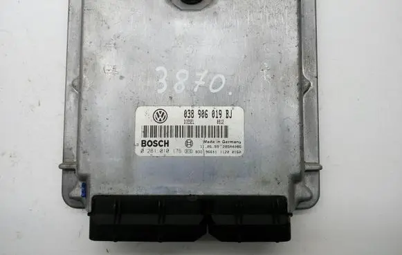 Volkswagen PASSAT B5 Engine control unit/module 038906019BJ 0281010176
