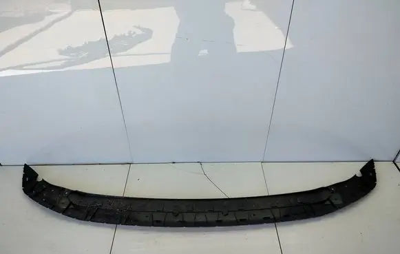 Front bumper lip