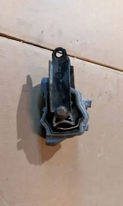 Volvo S60 Engine mount bracket 6G926P082LB 30748173