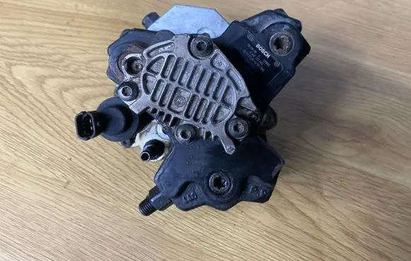 Volvo XC70 Fuel injection high pressure pump 0445010043