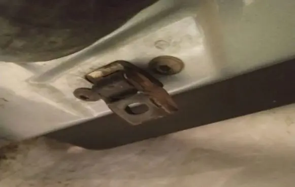 Skoda Octavia Mk2 (1Z) Rear door check strap stopper