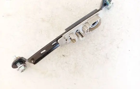 Nissan Note (E11) Seat belt adjustment rail 