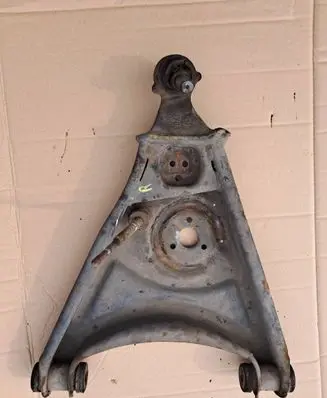 Mercedes-Benz SL R107 Front lower control arm/wishbone A1073302507