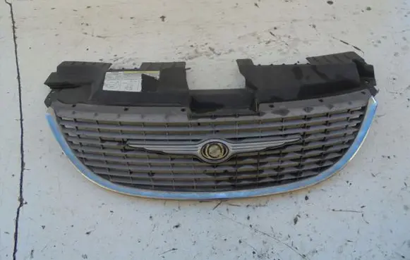 Chrysler Voyager Front bumper upper radiator grill HALOGENZALEPKA