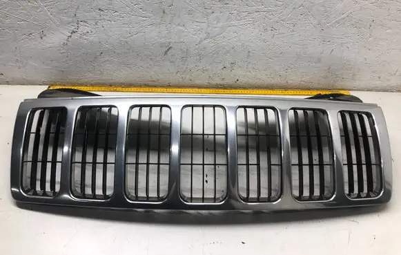 Jeep Grand Cherokee (WK) Front grill 82209206