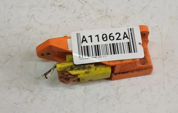 Volkswagen Touran I Airbag deployment crash/impact sensor 5WK43340