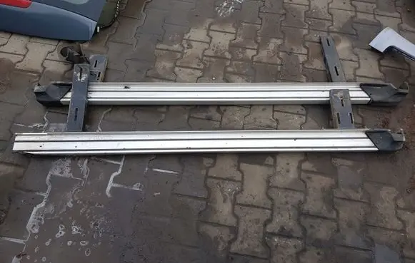 Roof bar rail