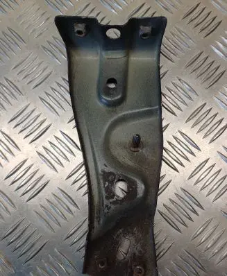 Volkswagen PASSAT B6 Fender mounting bracket 3C0821141