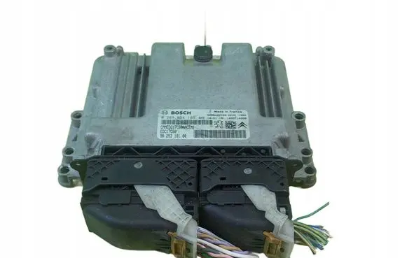 BMW 5 F10 F11 Engine control unit/module 0281017679 16AB32