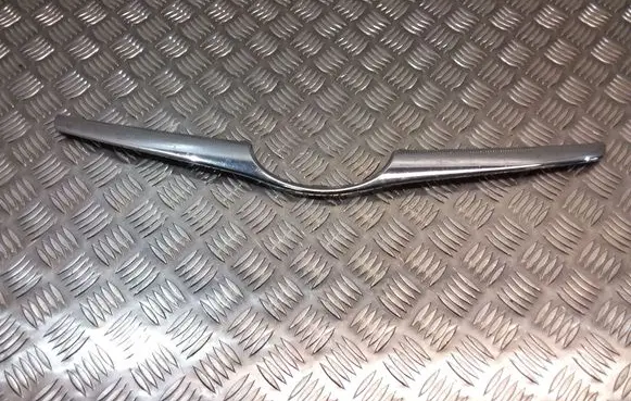 Subaru Legacy Front bumper upper radiator grill 91123AG110