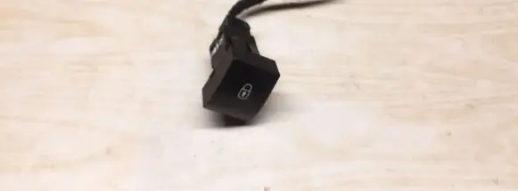 Peugeot 3008 I Central locking switch button 96652390XT