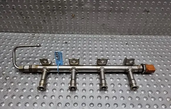 Volkswagen Golf VI Fuel main line pipe 03F133320C