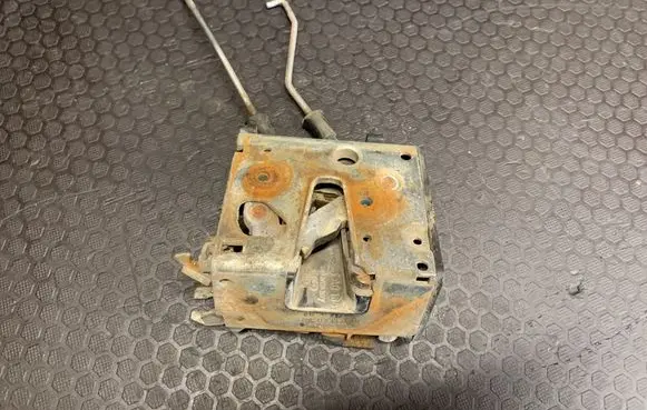Audi 100 S4 C4 Rear door lock 4A0185