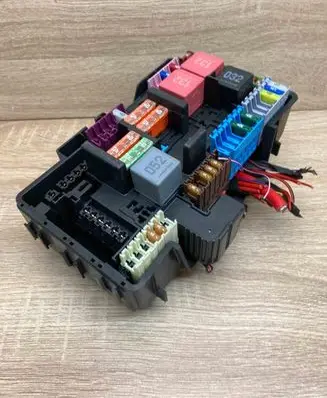 Mercedes-Benz C W205 Fuse module A2059068501 A2055400840