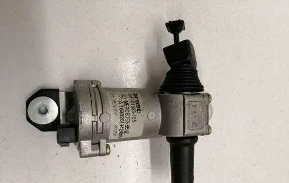 Mercedes-Benz ML W163 Vent window/glass motor 101033105 A1638201442