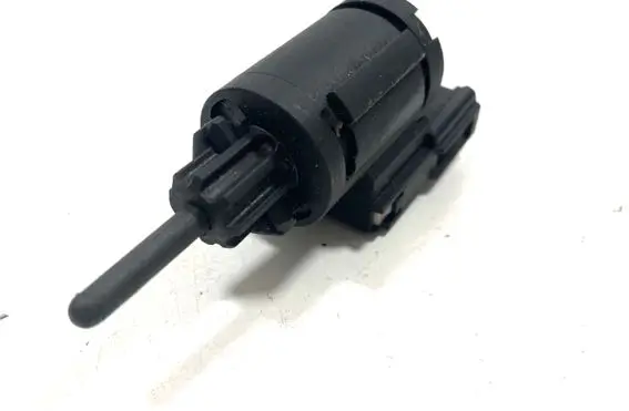 Audi A4 S4 B7 8E 8H Brake pedal sensor switch 3B0945511C 19322010 07048