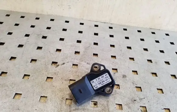 Volkswagen Touareg I Air pressure sensor 0281002401 038906051C